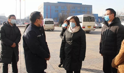 內蒙古自治區(qū)主席布小林到內蒙宜化檢查疫情防控工作(圖1)