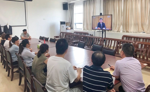 向抗疫英雄致敬！宜化集團(tuán)組織收看全國抗擊新冠肺炎疫情表彰大會(圖13)