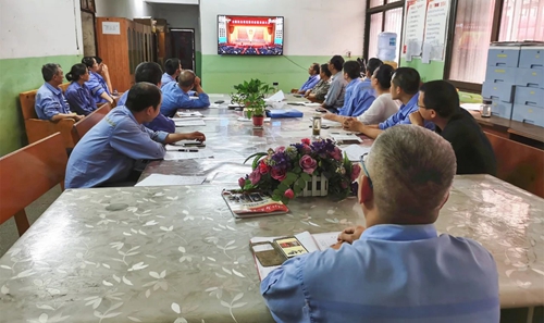 向抗疫英雄致敬！宜化集團(tuán)組織收看全國抗擊新冠肺炎疫情表彰大會(圖12)