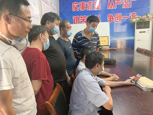 向抗疫英雄致敬！宜化集團(tuán)組織收看全國抗擊新冠肺炎疫情表彰大會(圖14)
