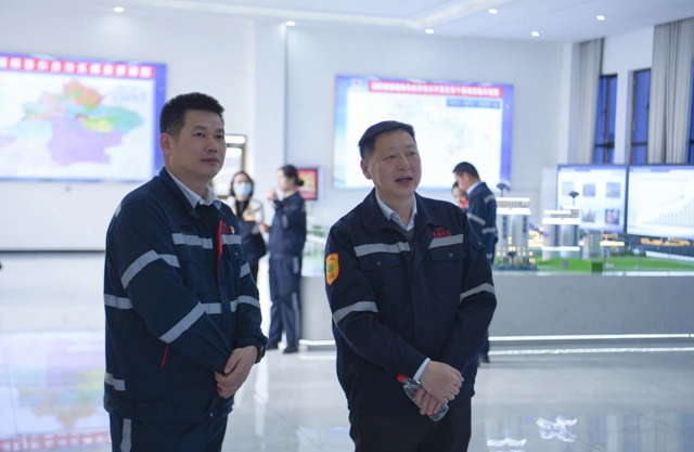 黃智華、王大真一行到新疆宜化和新疆宜化礦業(yè)現(xiàn)場調(diào)研(圖3)