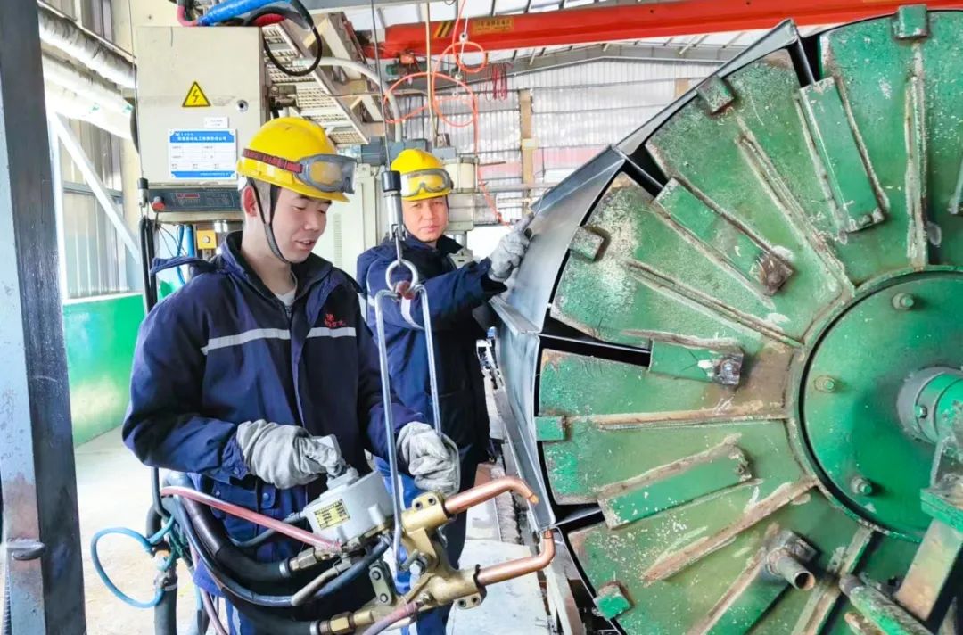 青海宜化電石分廠電極殼班：加強(qiáng)標(biāo)準(zhǔn)化建設(shè)，保障電石爐長周期穩(wěn)定運(yùn)行(圖4)