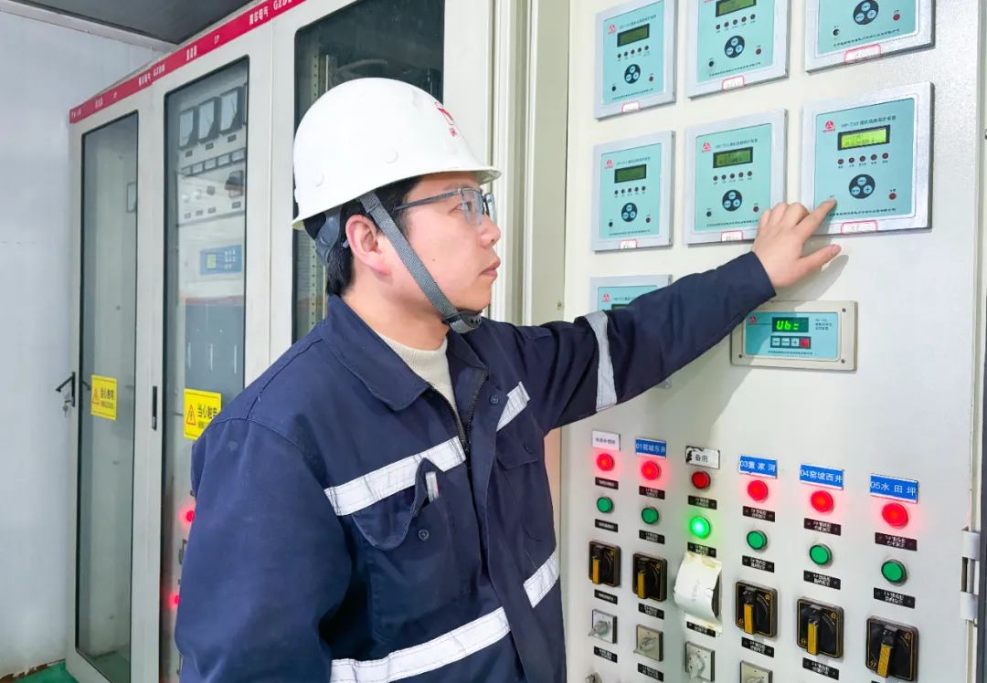 宜化礦業(yè)郭倉(cāng)健：滿腔熱愛向機(jī)電，一片初心為礦山(圖3)