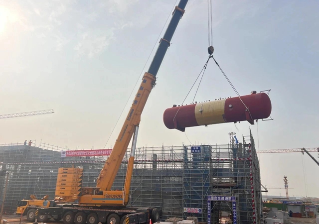 首臺大型設(shè)備“落戶”，氯堿新能源項目吹響工程設(shè)備安裝新號角！