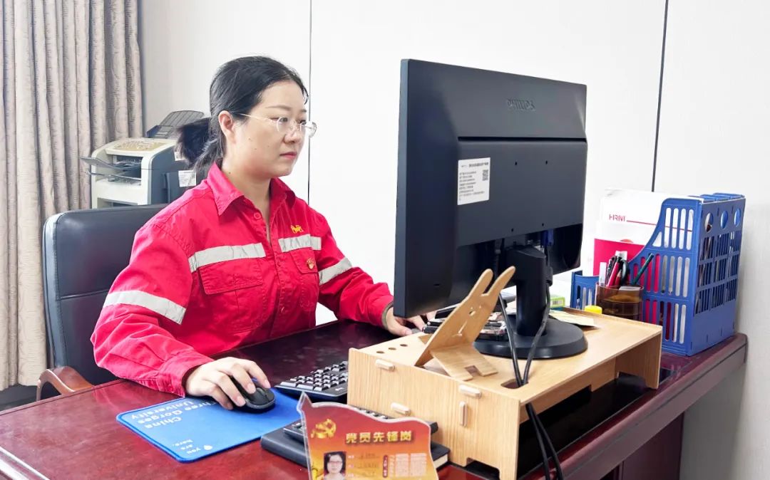 【宜化榜樣】化機(jī)公司牛艷嬌：恪盡職守勇?lián)?dāng)，廉潔自律揚(yáng)清風(fēng)(圖3)