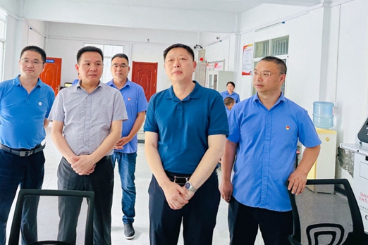 宜昌市國(guó)資委黨委書記、主任黃智華一行到礦業(yè)公司現(xiàn)場(chǎng)調(diào)研