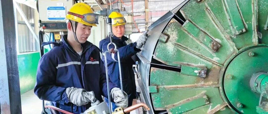 青海宜化電石分廠電極殼班：加強標準化建設(shè)，保障電石爐長周期穩(wěn)定運行
